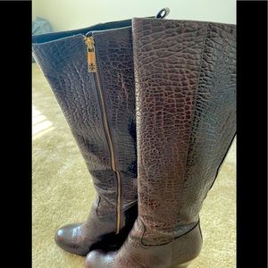 TORY BURCH CHOCOLATE BROWN SIDE ZIP BOOTS (knee)